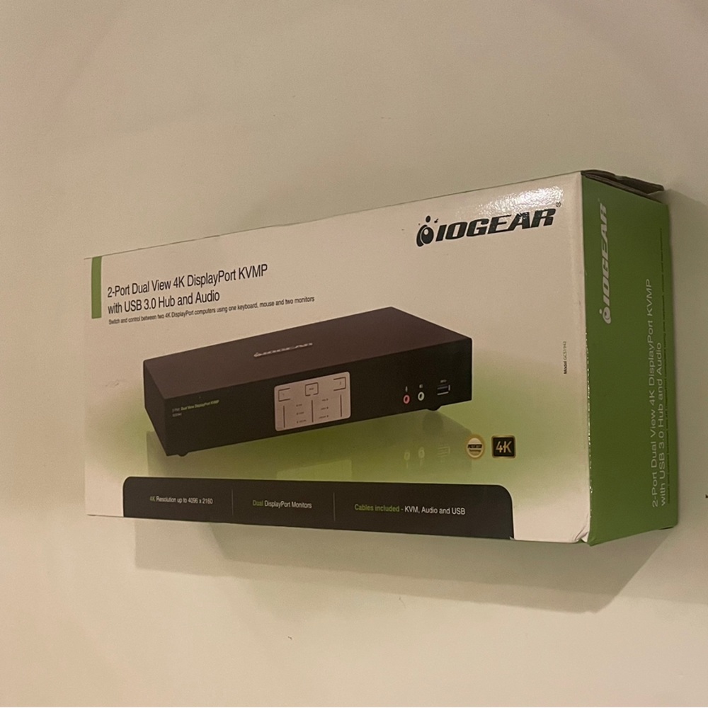 IOGEAR 2-Port Dual View 4K Display Port KVMP w/ USB 3.0 Hub & Audio